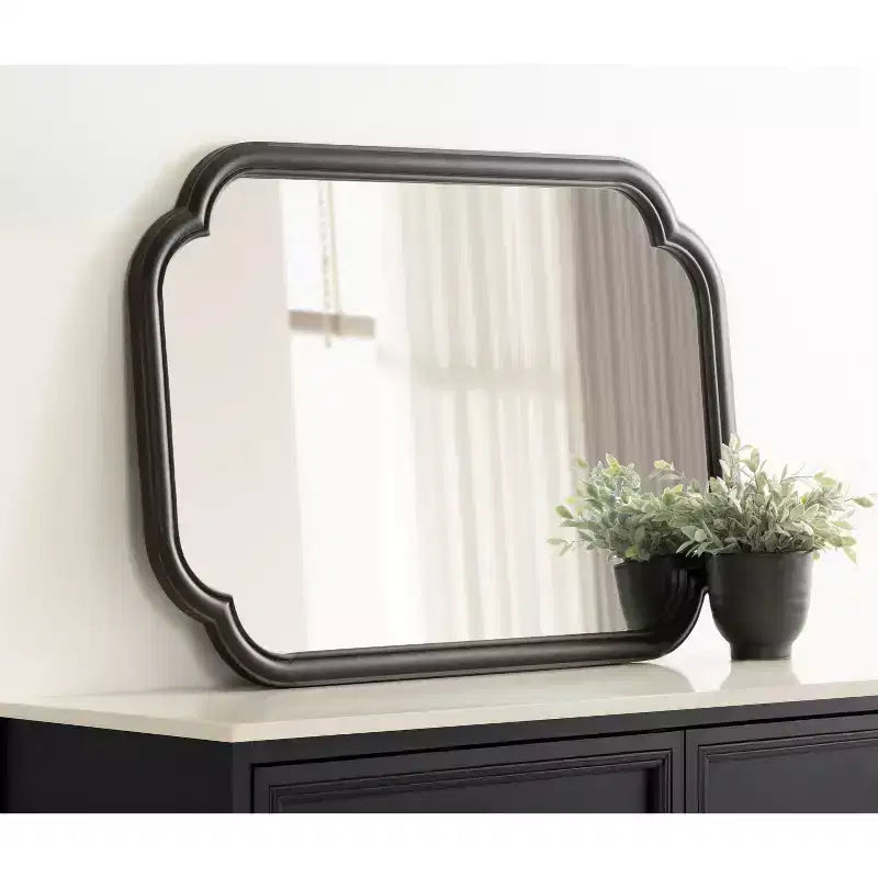 Kate & Laurel All Things Decor Specchio da parete Glenby Scallop 24"X36" Nero