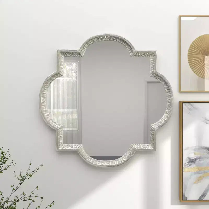 Specchio da parete a quadrifoglio in alluminio grigio - Olivia & May