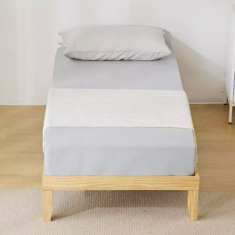 Karl Home, letto a piattaforma matrimoniale in legno di pino, colore legno