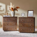 Comodino moderno Sara a 3 cassetti con stazione di ricarica integrata, set da 2 | ART OF LIVING DESIGNS-CILIEGIO