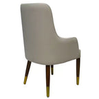 LeisureMod Viva Sedia da Pranzo con Braccioli in Pelle con Gambe in Legno con Accenti Dorati per Cucine e Case Moderne