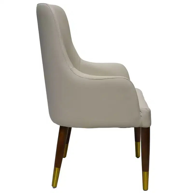 LeisureMod Viva Sedia da Pranzo con Braccioli in Pelle con Gambe in Legno con Accenti Dorati per Cucine e Case Moderne