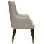 LeisureMod Viva Sedia da Pranzo con Braccioli in Pelle con Gambe in Legno con Accenti Dorati per Cucine e Case Moderne