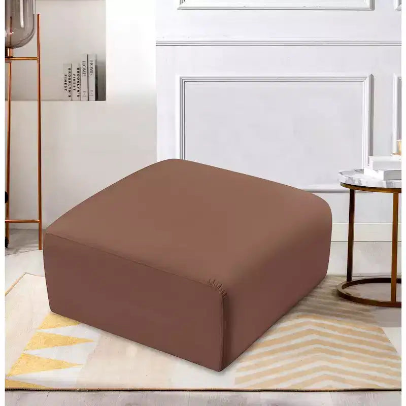 Meridian Furniture, Pouf Arc in pelle vegana