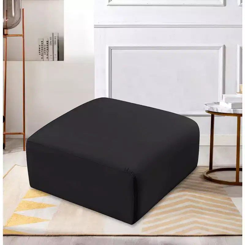 Meridian Furniture, Pouf Arc in pelle vegana