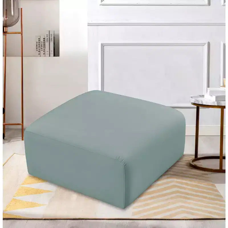 Meridian Furniture, Pouf Arc in pelle vegana