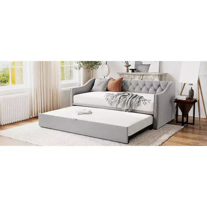 Letti a giorno Okak in formato singolo con rotelle estraibili, divano letto imbottito con schienale per soggiorno, camera da letto e camera degli ospiti