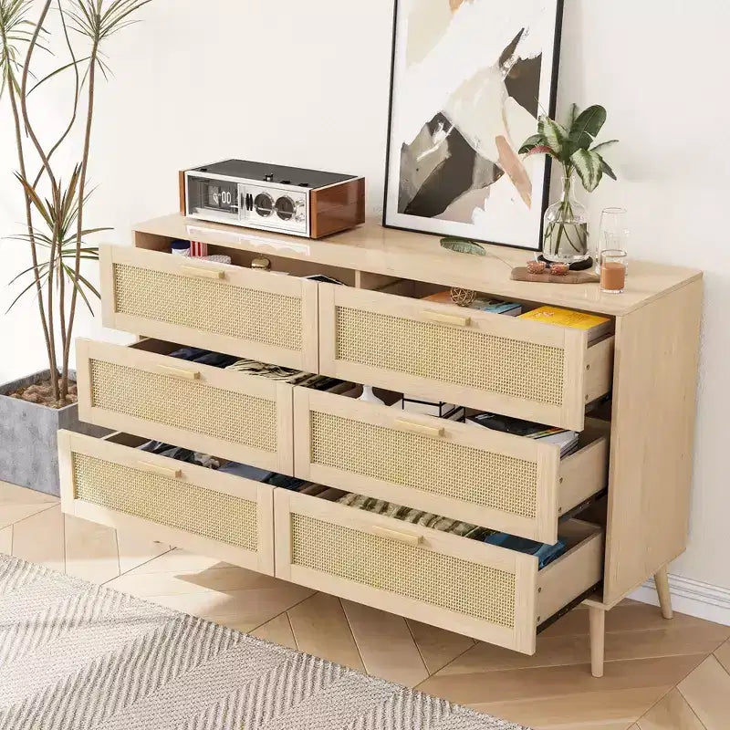 Cassettiera moderna Okak in rattan per camera da letto con 6 ampi cassetti e maniglie in legno, comò organizer per armadio contenitore per soggiorno, corridoio, ingresso