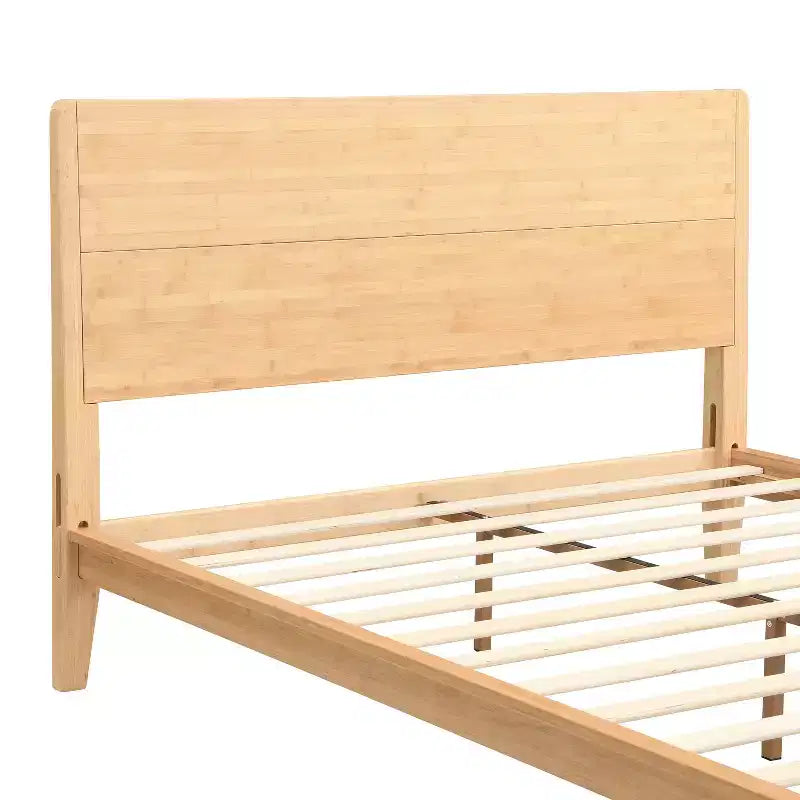 Letto a piattaforma in bambù Merax Mid-Century Modern con testiera e supporto in metallo