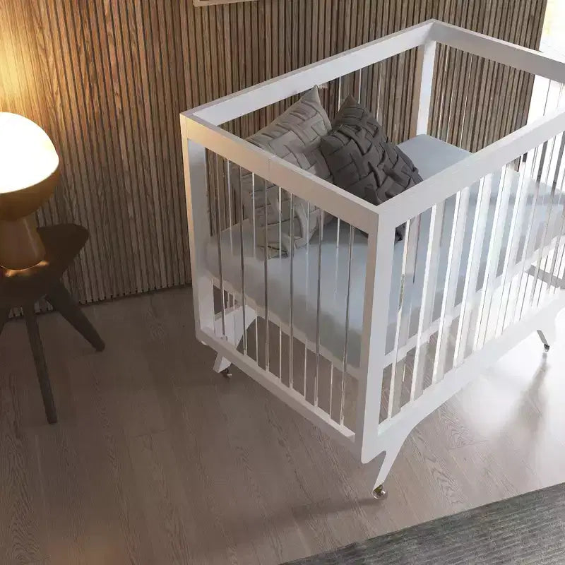 MelO Caress Lettino Pieghevole con Gambe a V, Struttura Moderna in Acrilico con 3 Livelli di Altezza, Facile da Piegare e Ruote Scorrevoli - Bianco Puro