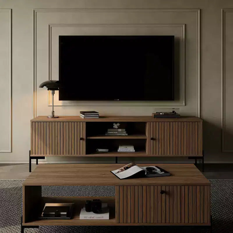 Tree city - Mobile TV in legno di sandalo dorato largo 152 cm, adatto a TV da 45-75 pollici, Consolle multimediale moderna con armadietti e ante a persiana per soggiorno
