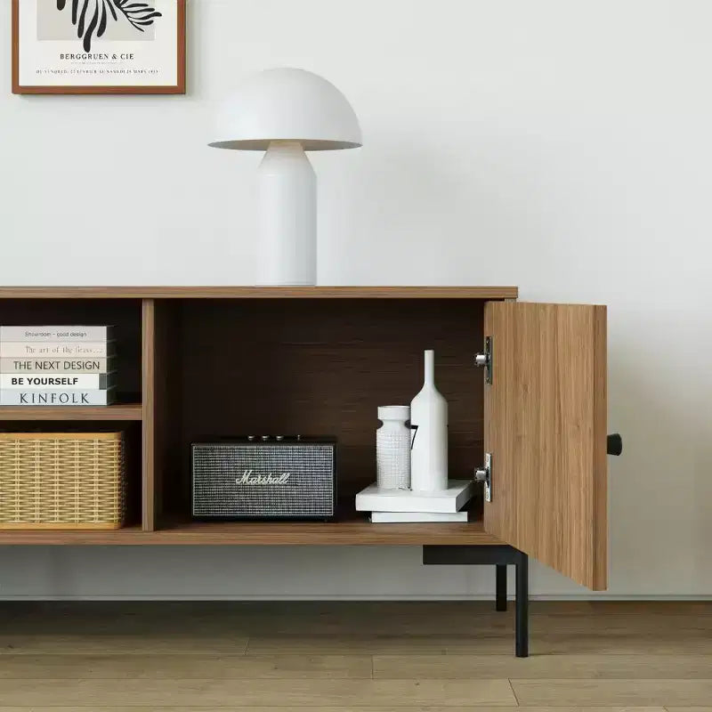 Tree city - Mobile TV in legno di sandalo dorato largo 152 cm, adatto a TV da 45-75 pollici, Consolle multimediale moderna con armadietti e ante a persiana per soggiorno