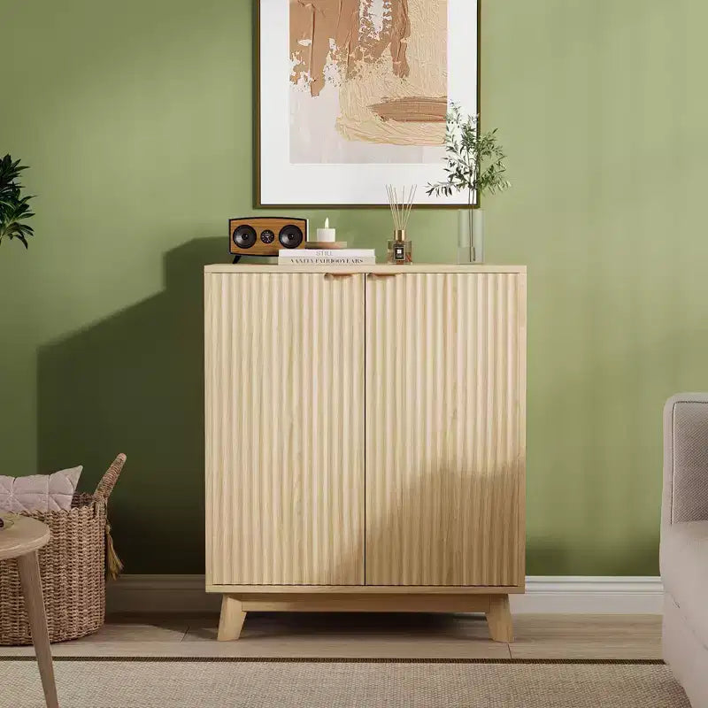 Mobile credenza a buffet scanalato con ripiani, Mobile contenitore moderno con 2 ante e ripiani regolabili Colore legno