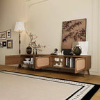 Mobile porta TV ModernLuxe per TV fino a 85", Centro di intrattenimento con ripiani aperti e ante in rattan, Tavolo console, Noce