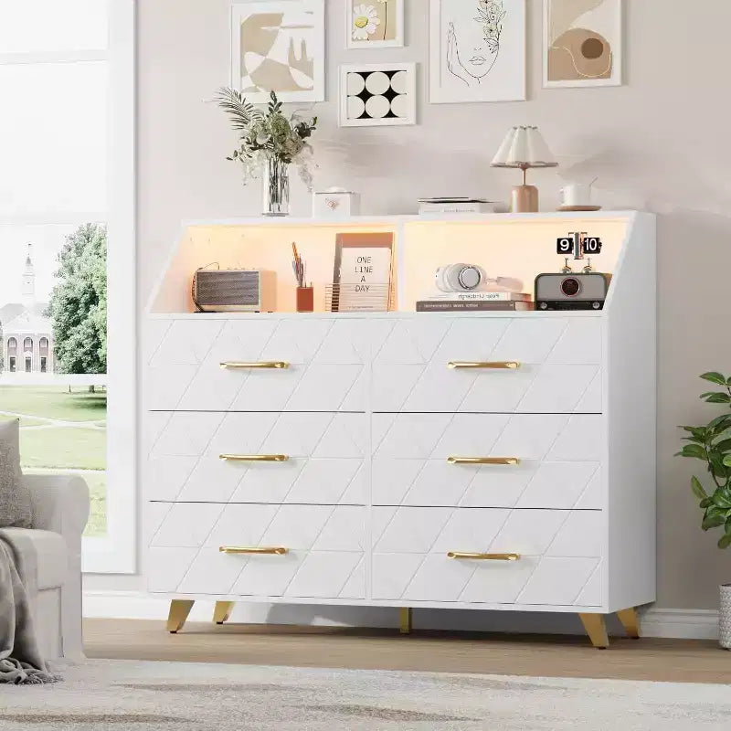 Cassettiera, comò illuminato a 6 cassetti con stazione di ricarica e ripiano portaoggetti, cassettiera in legno, mobiletto moderno per camera da letto, soggiorno