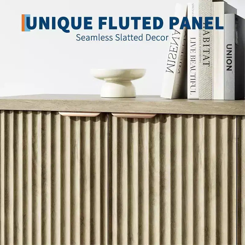 Credenza moderna in legno scanalato con 4 ante e ripiano regolabile, piano spazioso, versatile buffet e console per il caffè per la sala da pranzo