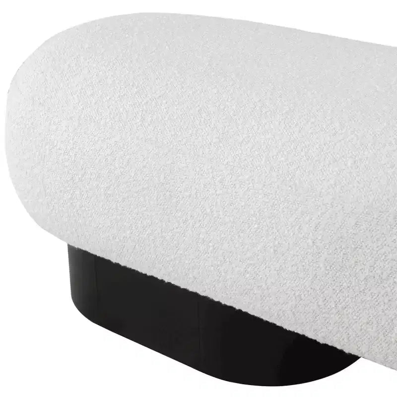 Meridian Furniture, Panca in tessuto bouclé Robertson