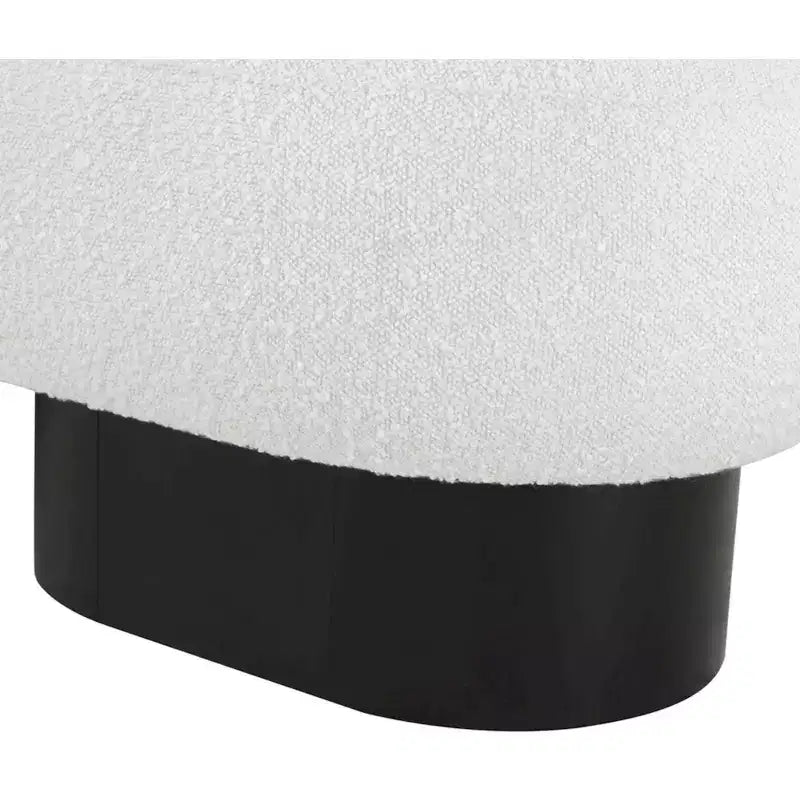 Meridian Furniture, Panca in tessuto bouclé Robertson