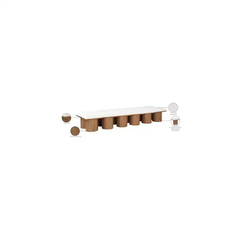 Meridian Furniture, Panca in tessuto bouclé crema Pavilion