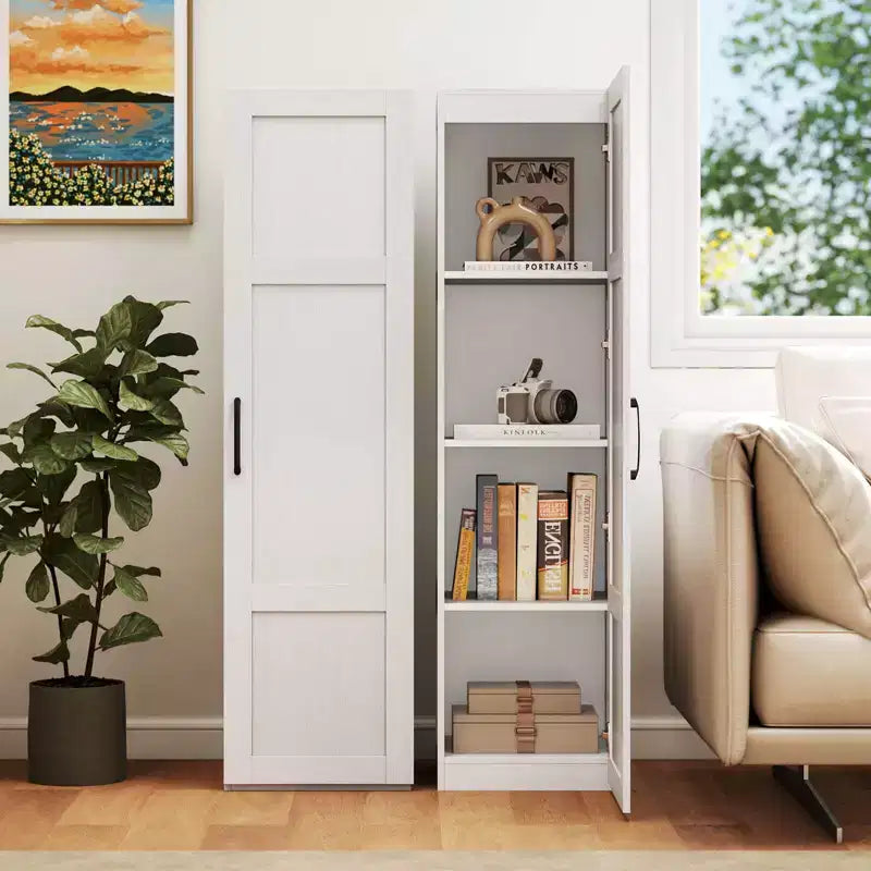 Mobiletto da bagno Costway a 4 ripiani con anta, armadietto da pavimento per piccoli spazi, nero/naturale/bianco