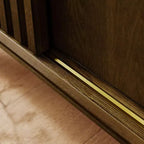 Mobile Credenza Mid-Century Modern Okak con Scanalature e Ripiani Regolabili, Credenza Bar in Legno Massello per Cucina, Sala da Pranzo/Soggiorno