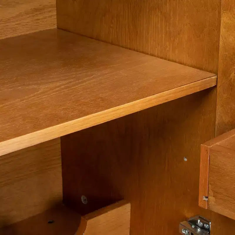 Mobile Credenza Mid-Century Modern Okak con Scanalature e Ripiani Regolabili, Credenza Bar in Legno Massello per Cucina, Sala da Pranzo/Soggiorno