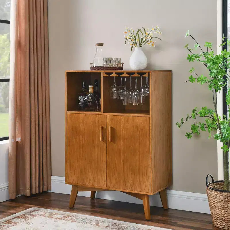 Mobile Credenza Mid-Century Modern Okak con Scanalature e Ripiani Regolabili, Credenza Bar in Legno Massello per Cucina, Sala da Pranzo/Soggiorno