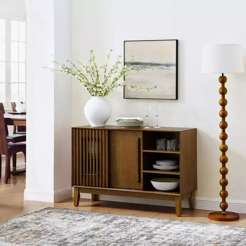 Mobile Credenza Mid-Century Modern Okak con Scanalature e Ripiani Regolabili, Credenza Bar in Legno Massello per Cucina, Sala da Pranzo/Soggiorno