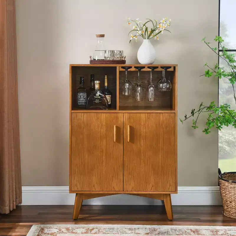 Mobile Credenza Mid-Century Modern Okak con Scanalature e Ripiani Regolabili, Credenza Bar in Legno Massello per Cucina, Sala da Pranzo/Soggiorno