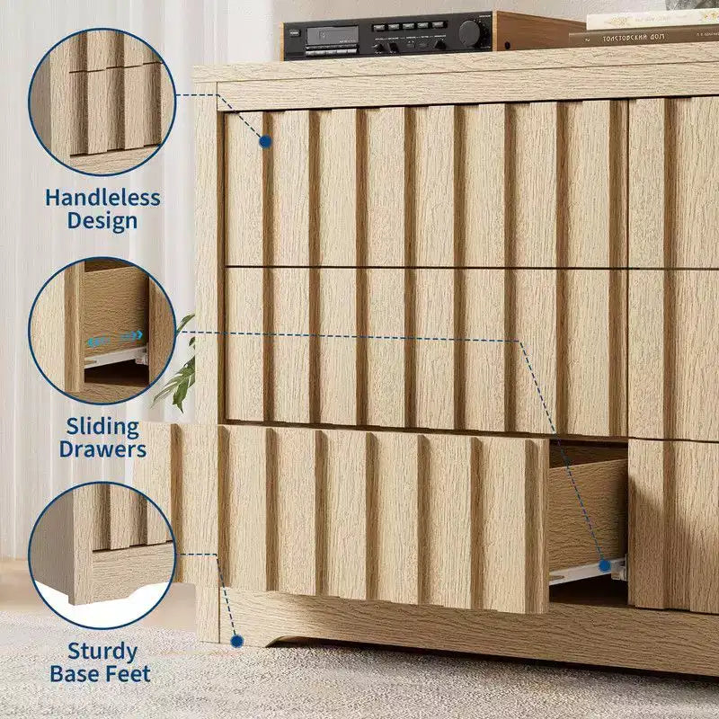 Cassettiera scanalata per camera da letto con 6 cassetti, comò moderno largo 137 cm con profilo curvo, organizer per cassetti in rovere naturale