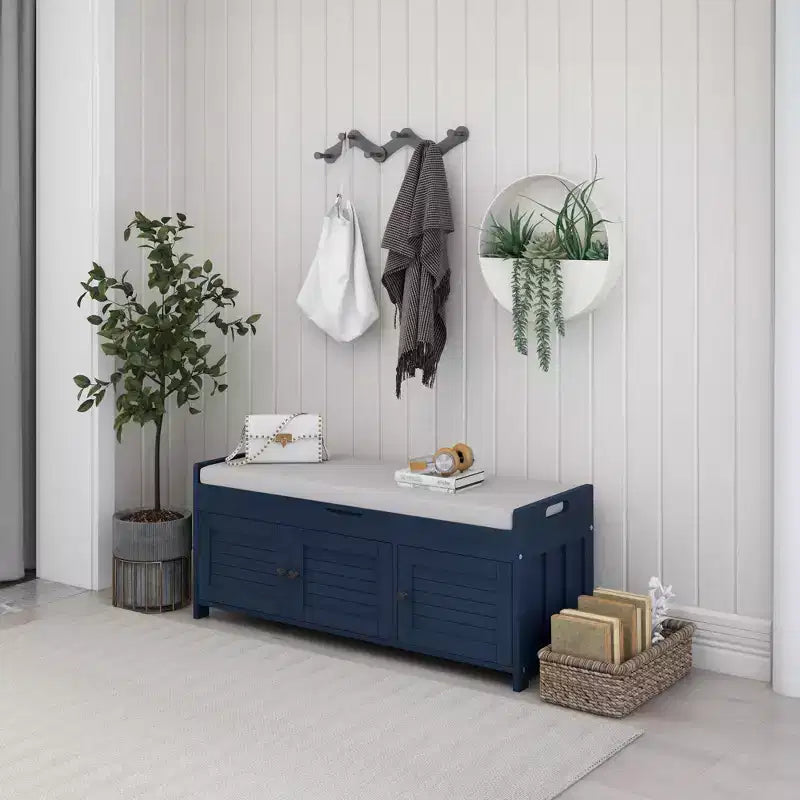 Panca contenitore da ingresso con cuscino, Scarpiera in legno con seduta e 3 ante a persiana