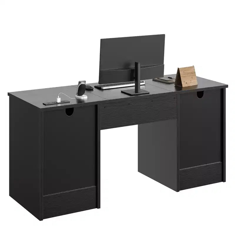 Bestier Scrivania da ufficio da 150 cm con stazione di ricarica e vassoio per tastiera, scrivania direzionale moderna per computer con cassetti e armadietti per studio e camera da letto