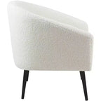 Meridian Furniture, poltrona Barlow in finta pelliccia di pecora bianca