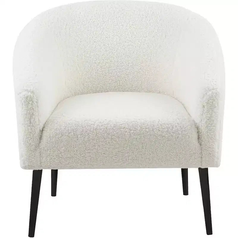 Meridian Furniture, poltrona Barlow in finta pelliccia di pecora bianca