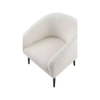 Meridian Furniture, poltrona Barlow in finta pelliccia di pecora bianca
