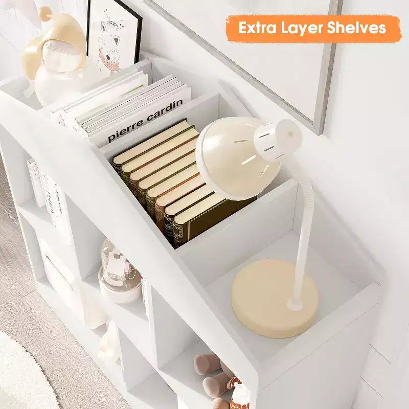 COZONY 35 Libreria per Bambini, Organizzatore Porta Giocattoli in Legno Bianco a 2 Ripiani con Libreria a 5 Scomparti e Design Moderno del Tetto, Sala Giochi, Asilo Nido, Camera dei Bambini