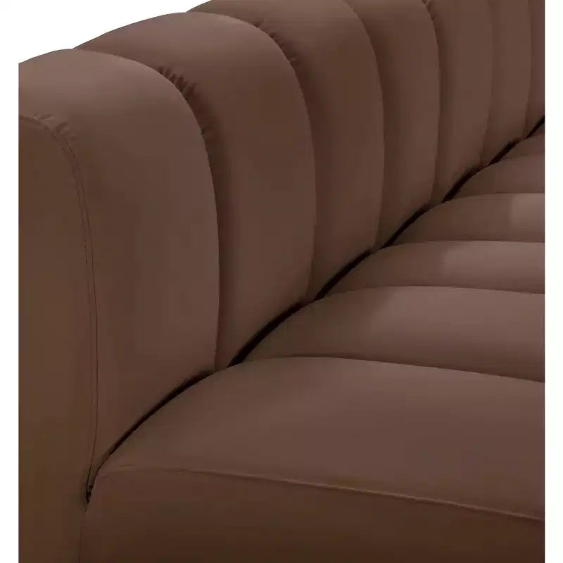 Meridian Furniture, divano modulare Arc in pelle vegana marrone