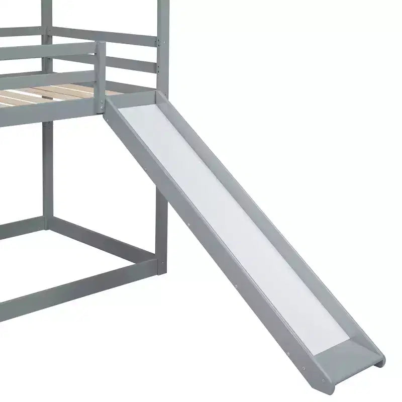 Letto a castello in legno con tetto, a castello basso, con scivolo e scaletta