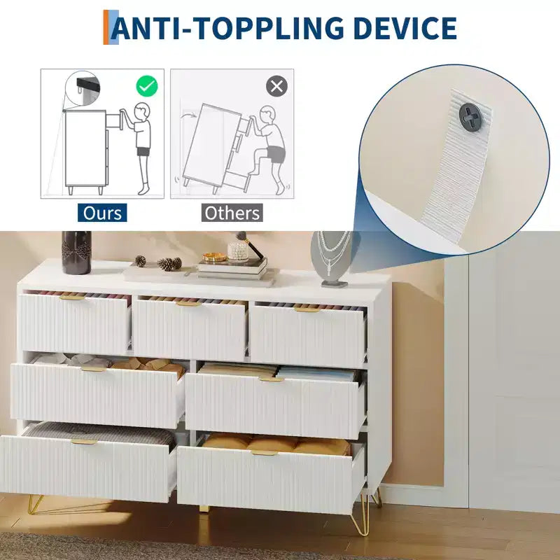 Comò moderno per camera da letto, Comò a 7 cassetti, Comò bianco, Cassettiera in legno con gambe e maniglie in metallo dorato, Tavolo stretto da ingresso/Mobile TV