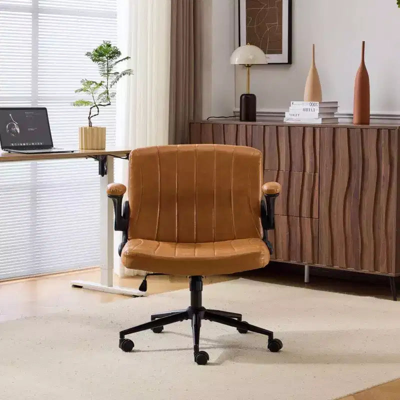 Karl Home | Poltrona girevole in pelle oleata con braccioli ribaltabili