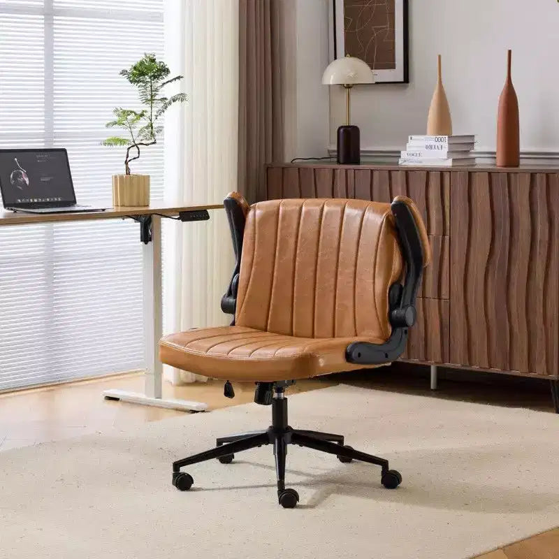 Karl Home | Poltrona girevole in pelle oleata con braccioli ribaltabili