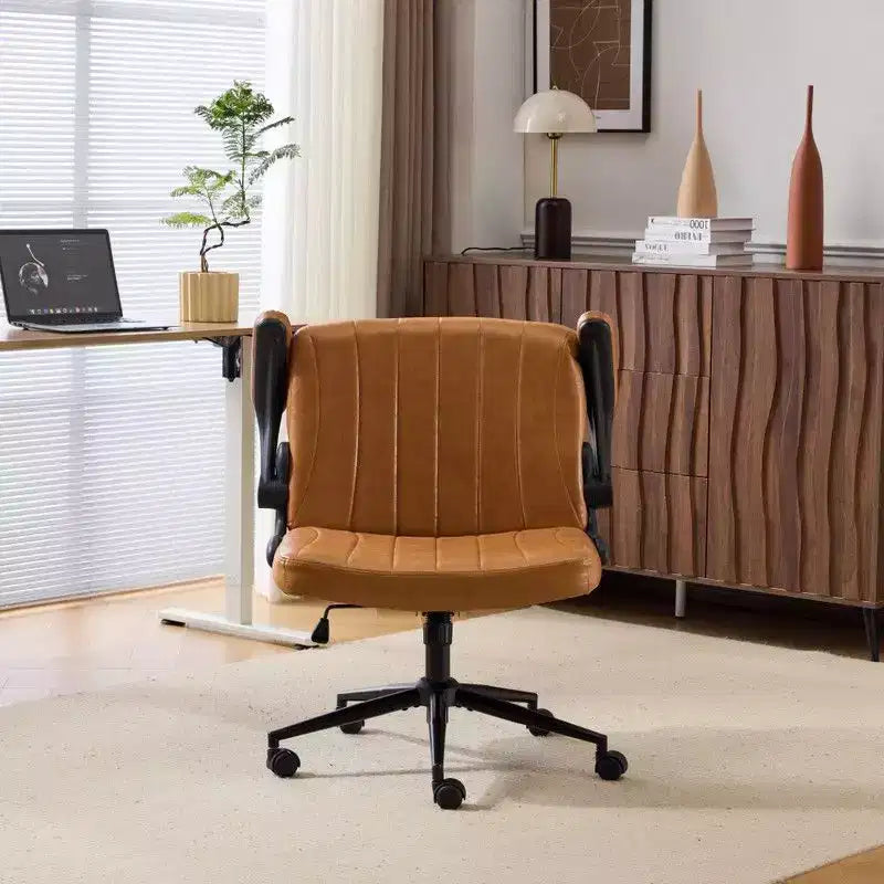 Karl Home | Poltrona girevole in pelle oleata con braccioli ribaltabili