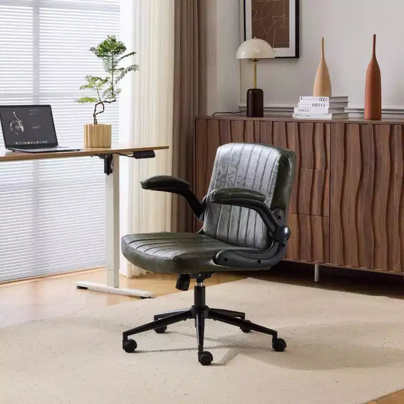 Karl Home | Poltrona girevole in pelle oleata con braccioli ribaltabili