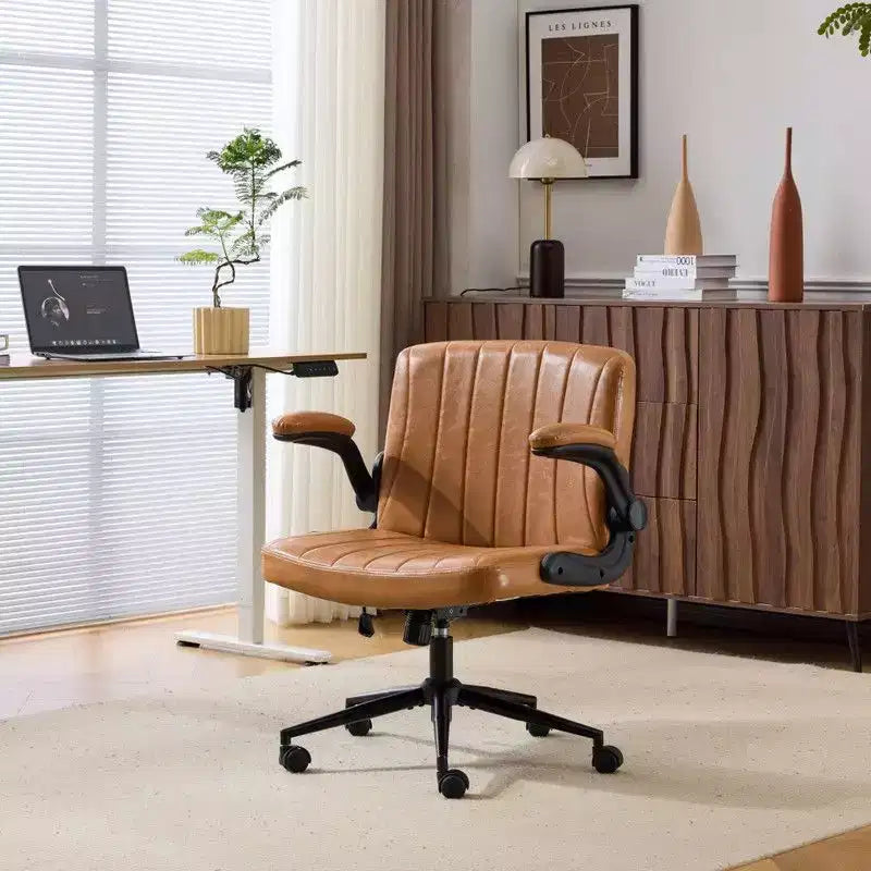 Karl Home | Poltrona girevole in pelle oleata con braccioli ribaltabili