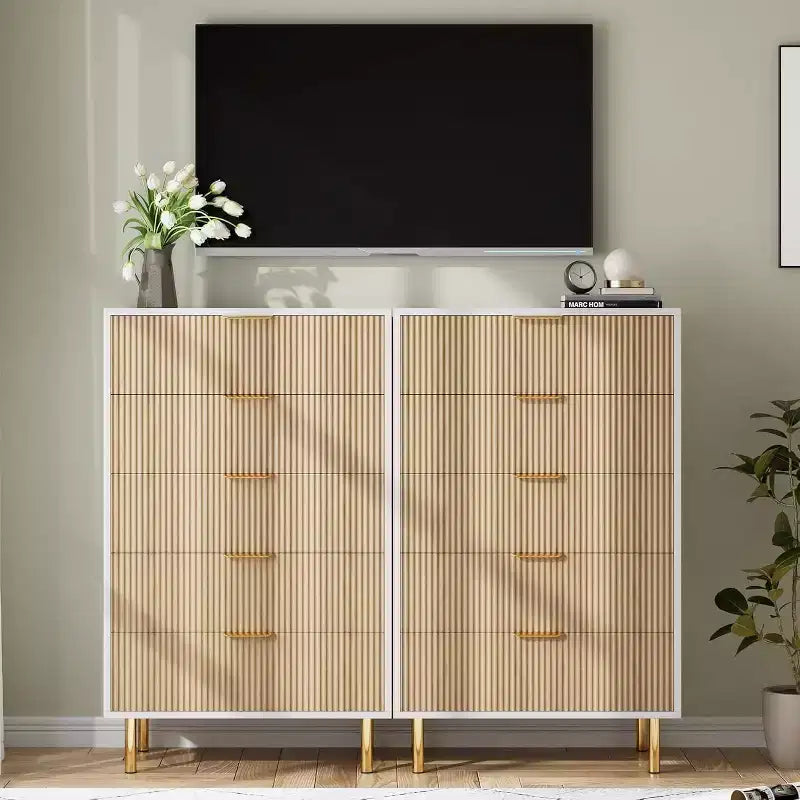 COZONY Cassettiera a 5 cassetti – Mobile alto moderno da 48 pollici con maniglie in metallo dorato, pannelli in legno scanalato, dispositivo antiribaltamento per camera da letto, soggiorno, corridoio