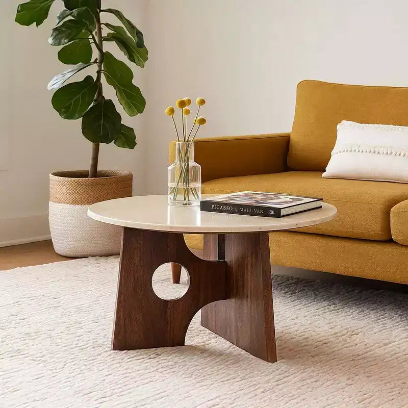 Tavolino da caffè Royal Hampton, piano tondo in marmo naturale da 27, base scultorea in legno di mango