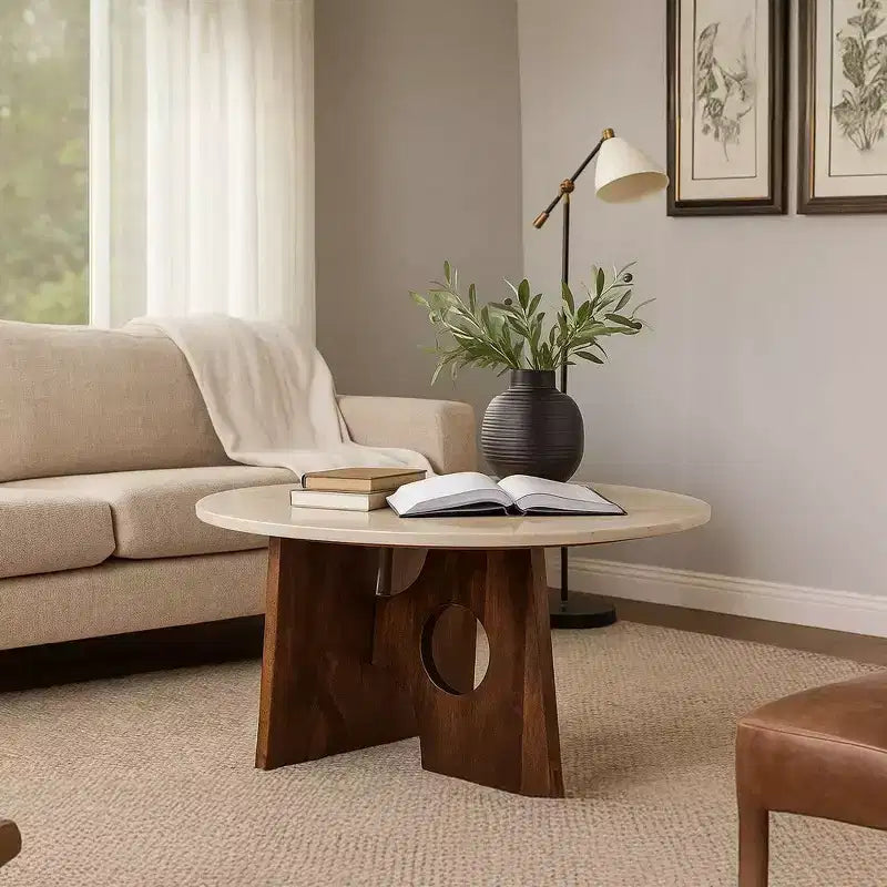 Tavolino da caffè Royal Hampton, piano tondo in marmo naturale da 27, base scultorea in legno di mango