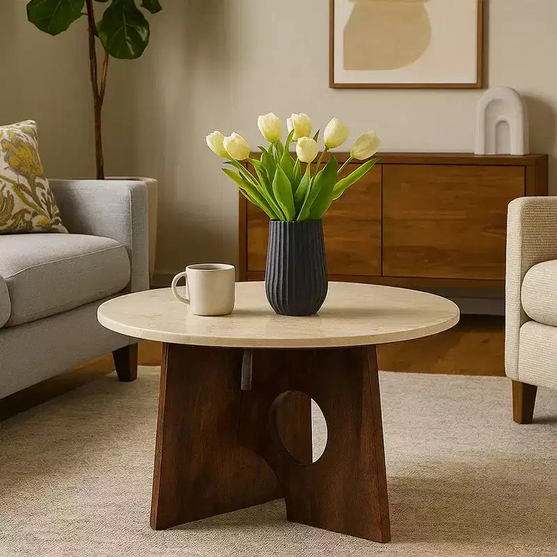Tavolino da caffè Royal Hampton, piano tondo in marmo naturale da 27, base scultorea in legno di mango