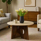 Tavolino da caffè Royal Hampton, piano tondo in marmo naturale da 27, base scultorea in legno di mango