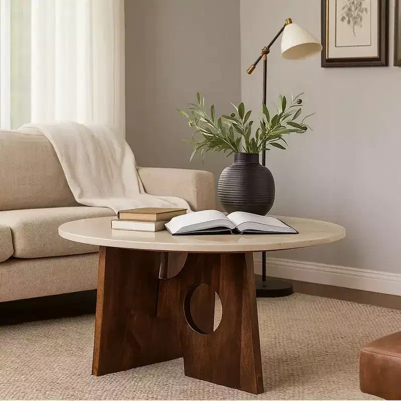 Tavolino da caffè Royal Hampton, piano tondo in marmo naturale da 27, base scultorea in legno di mango